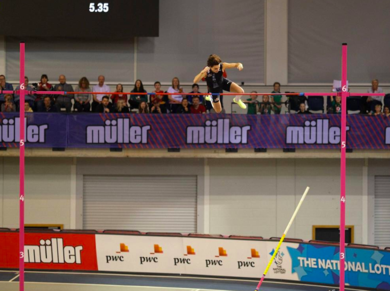 瑞典跳高选手勇夺冠军，飞跃希望