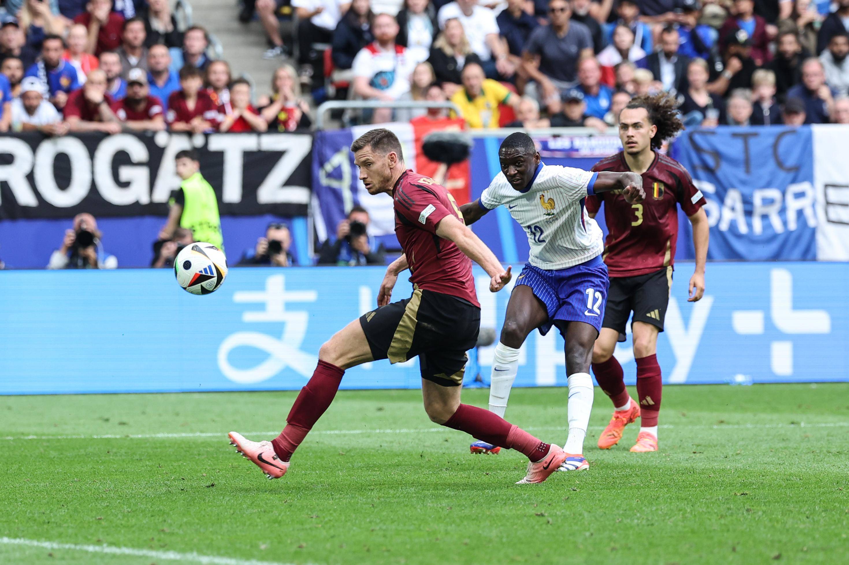 关于冲刺榜首！法国足球联赛强队竞逐冠军的信息