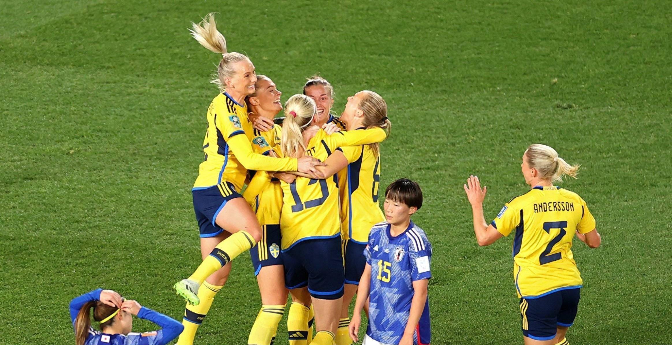 世俱杯直播-新西兰女足队员取得进球，助力球队胜利