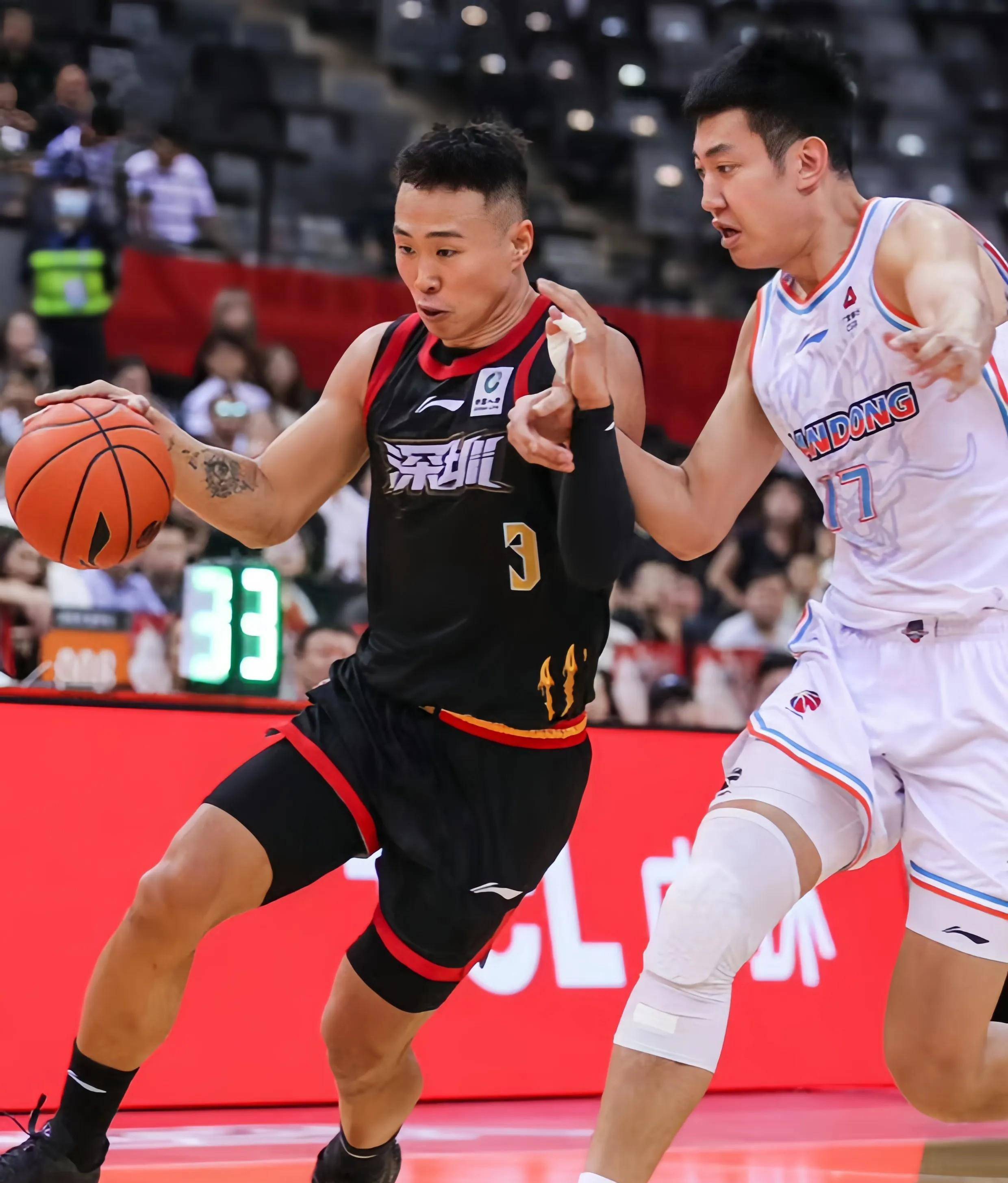 名将球员在最新篮球比赛中大放异彩