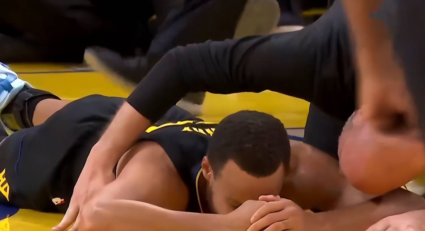 世俱杯决赛-NBA总决赛引发球迷狂热，猛龙勇夺胜利