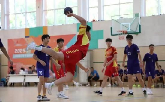 世俱杯官网-备受关注的比赛:球员们斗志昂扬为荣誉奋战