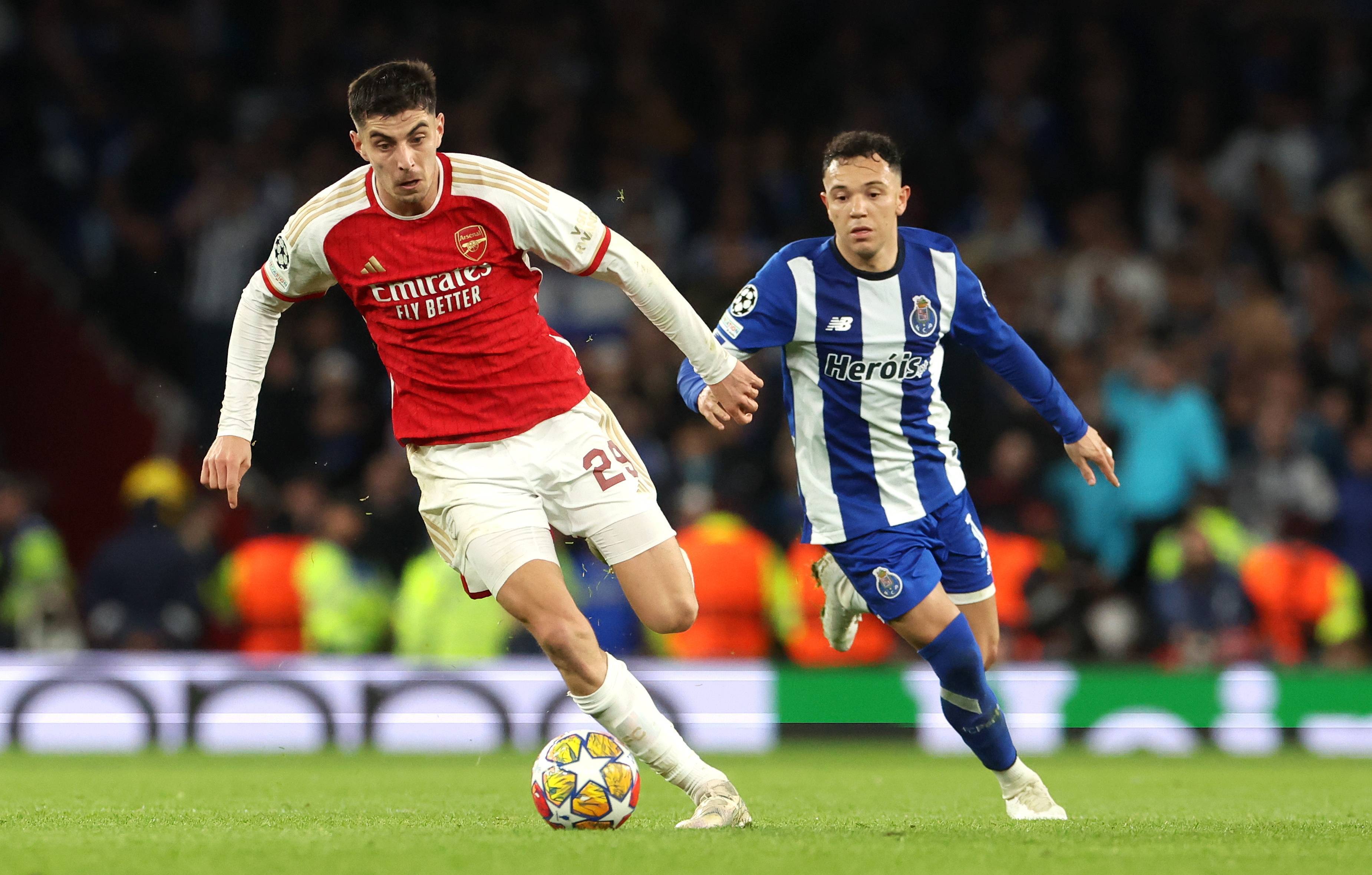 包含莱切斯特城客场大胜，积分榜位置得到提升的词条