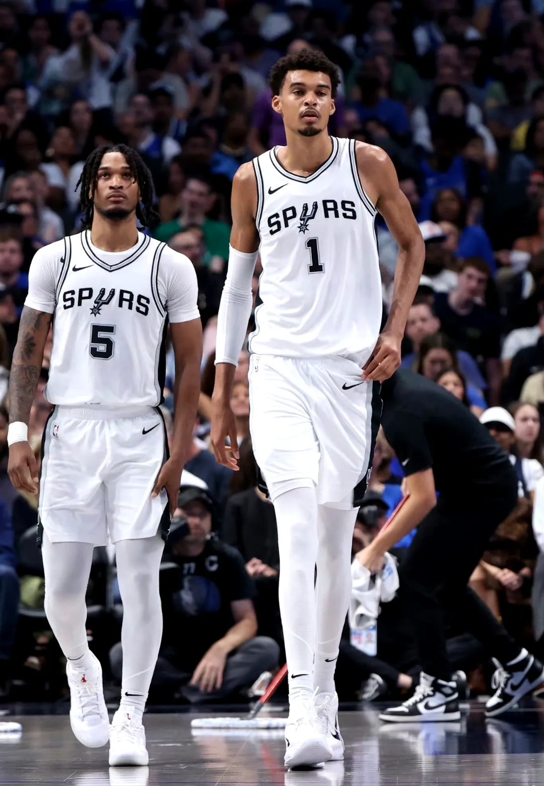 世俱杯直播-马刺队惨败开拓者,陷入季后赛困境的简单介绍