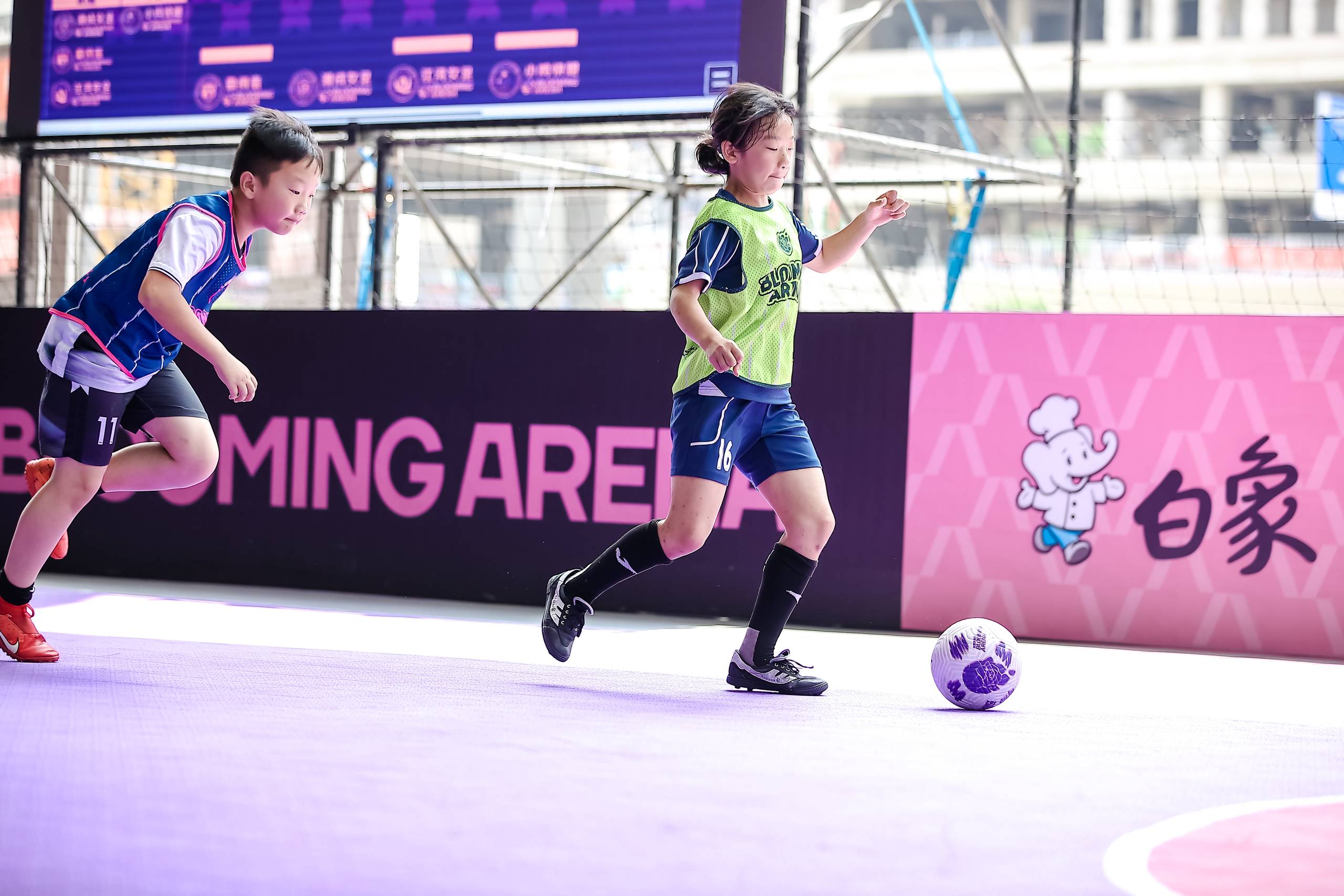 中国女足球员坚韧拼搏,赢得赞誉与掌声 中国女足球员坚韧拼搏,赢得赞誉与掌声