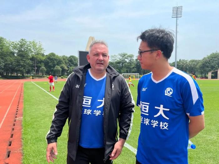 恒大俱乐部球员敬业拼搏,队伍士气高昂 恒大俱乐部球员敬业拼搏,队伍士气高昂