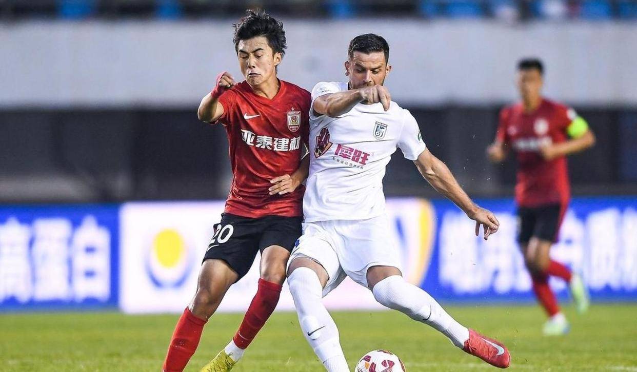 世俱杯分组-包含埃瓦尔客场小胜，继续追赶积分榜的词条