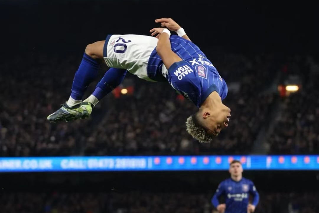 世俱杯官网-切尔西客场惨败，颓势可怕fans难耐等候的简单介绍