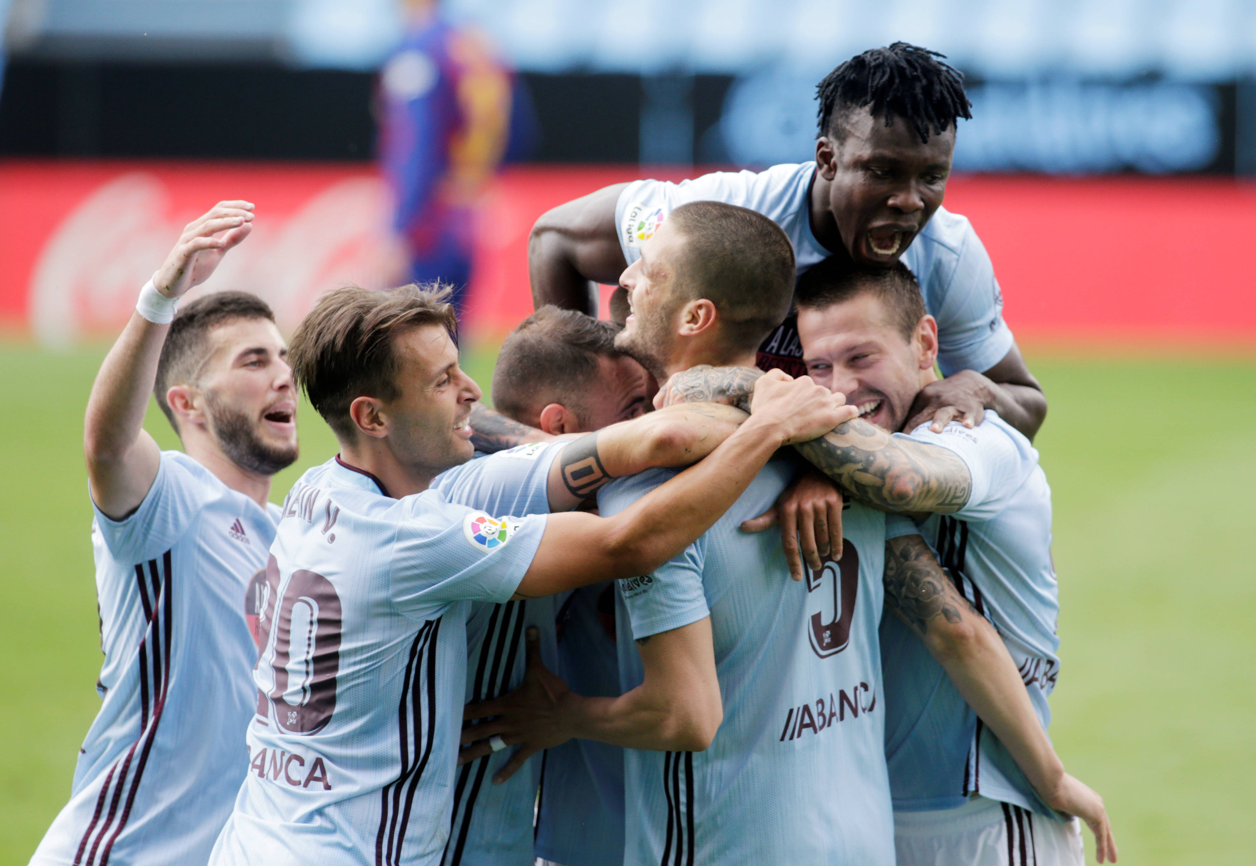 世俱杯决赛-世界足球强队争夺胜利，决胜时刻！