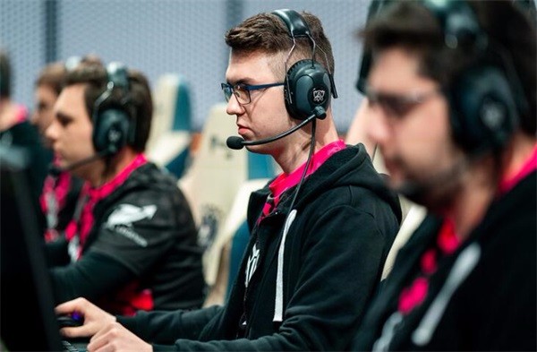 世俱杯冠军-TL险胜V5,Ming开启传奇时刻宿敌对决入围赛,成为赛场最大亮点