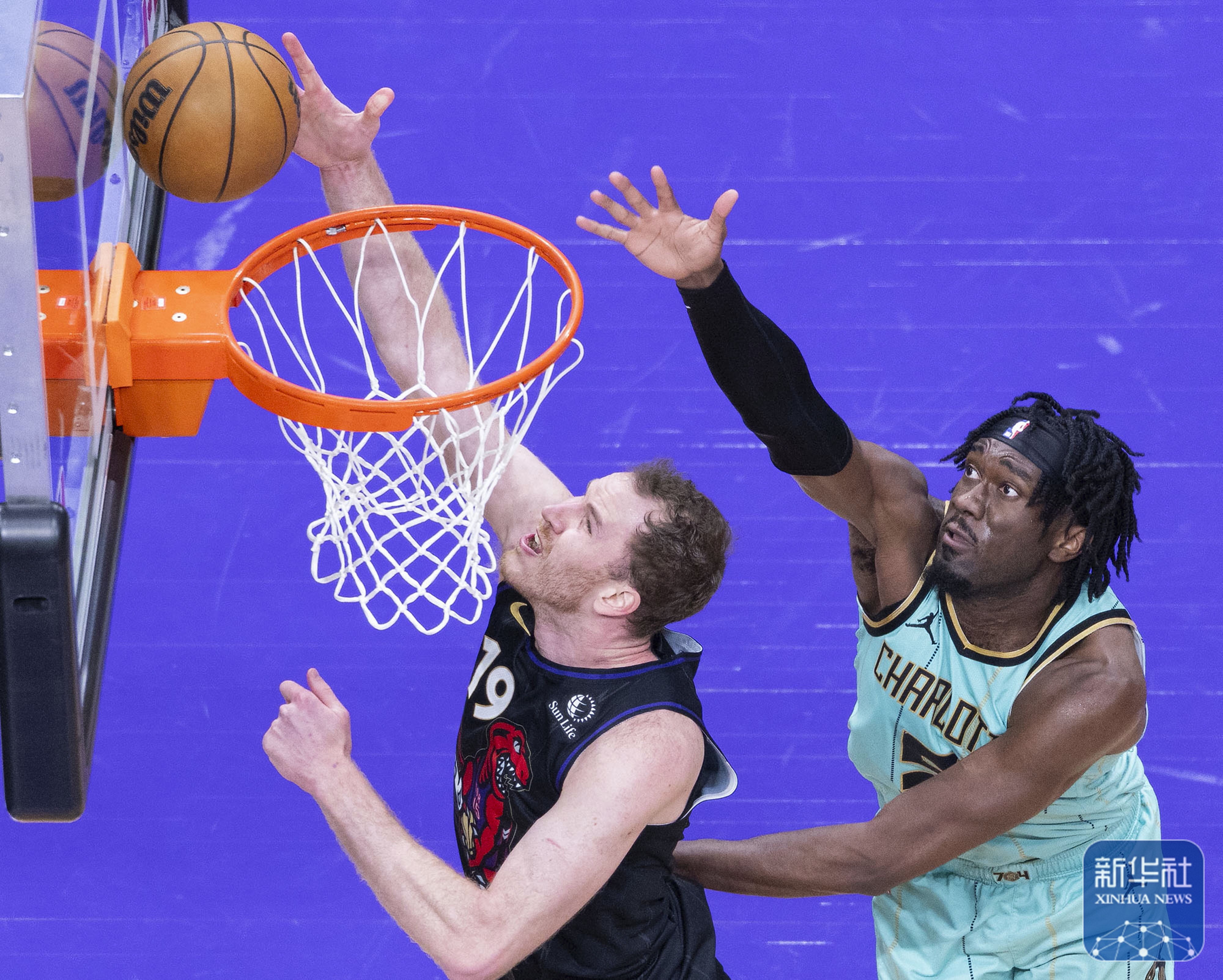 世俱杯时间-猛龙队球员集体表现出色，助球队获得连胜