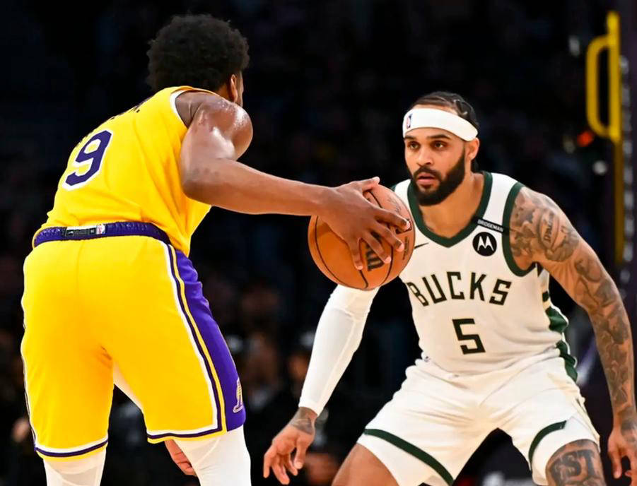 世俱杯2025-湖人大胜雄鹿，晋级总决赛