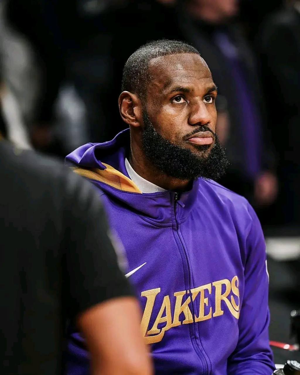 湖人胜出老鹰,詹姆斯继续证明自己实力 湖人胜出老鹰,詹姆斯继续证明自己实力