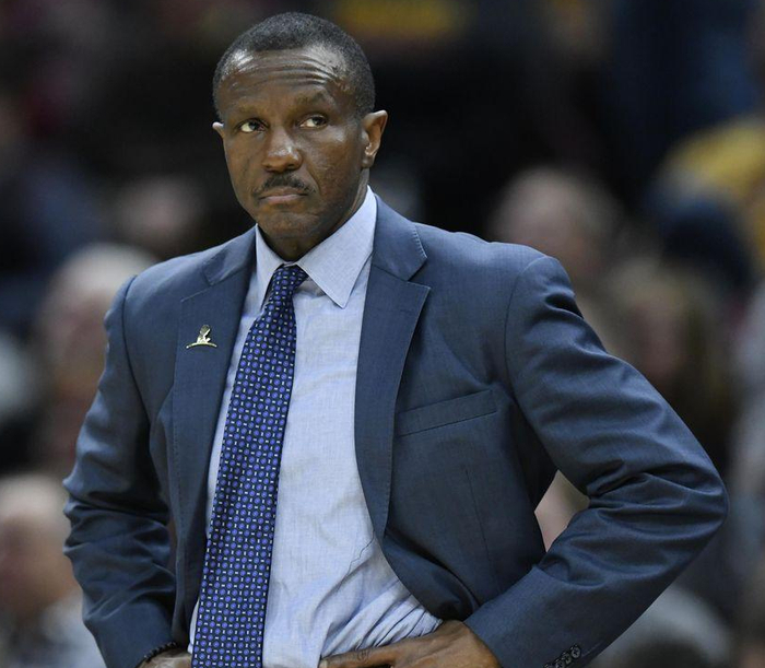 世俱杯时间-爵士队内部矛盾激化，主教练发表谴责声明的简单介绍