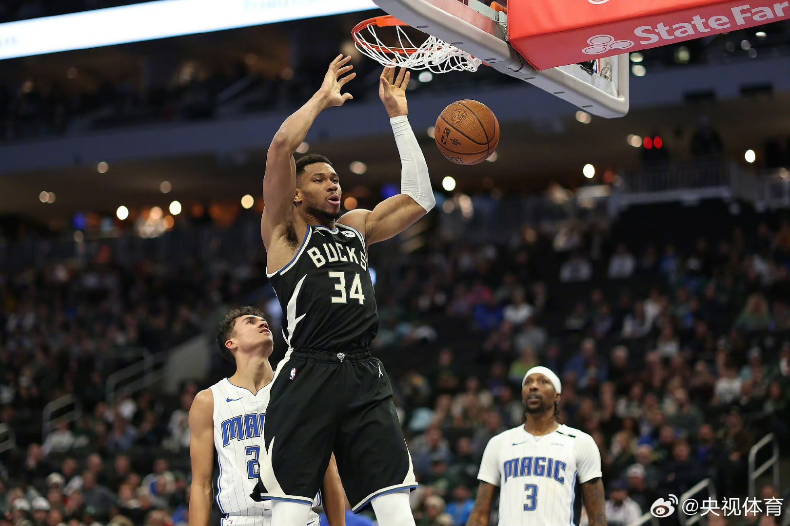 世俱杯决赛-雄鹿完胜魔术，字母哥砍下39分的简单介绍