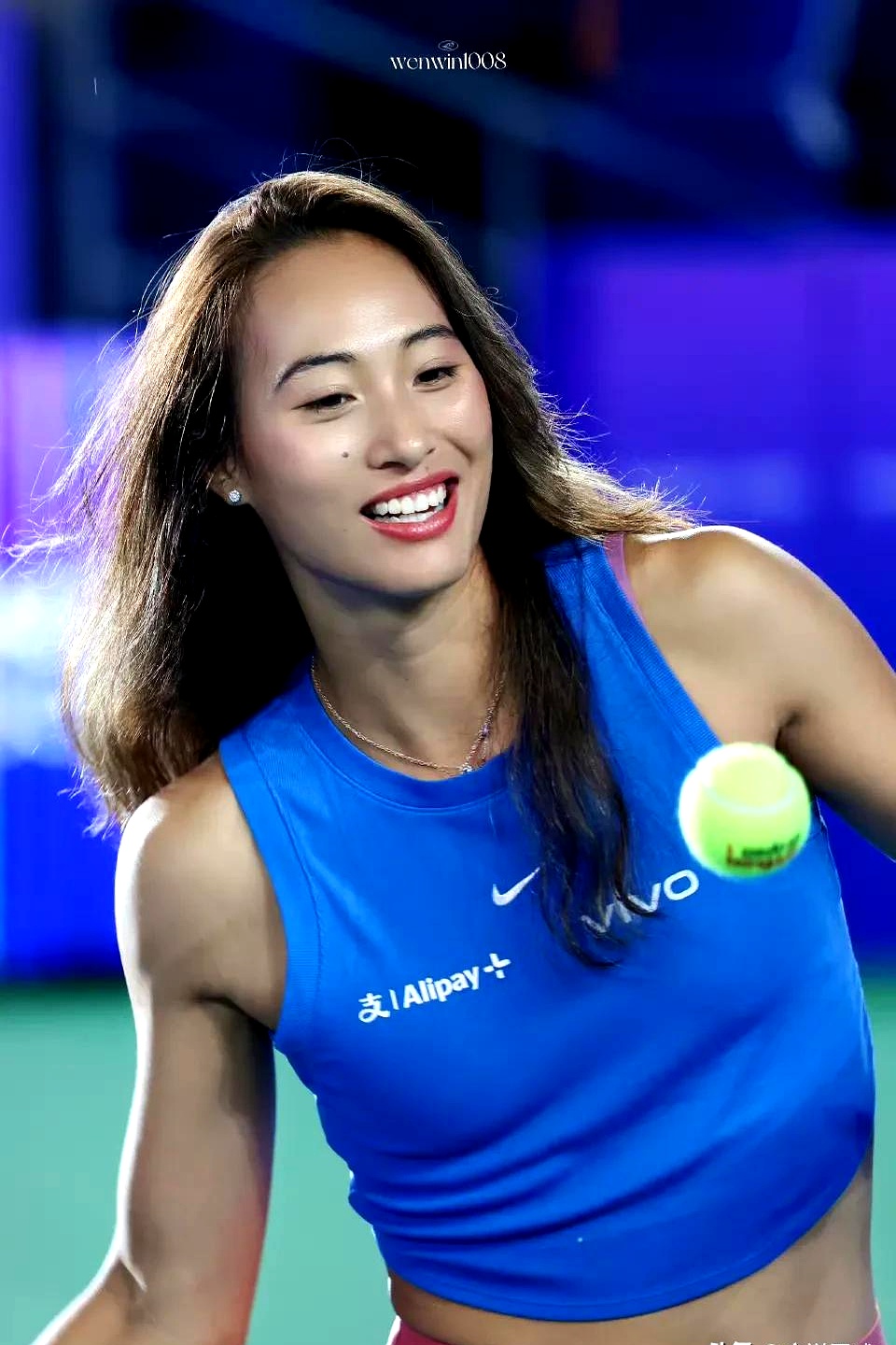 精彩赛事!观众期待着令人心动的瞬间 精彩赛事!观众期待着令人心动的瞬间