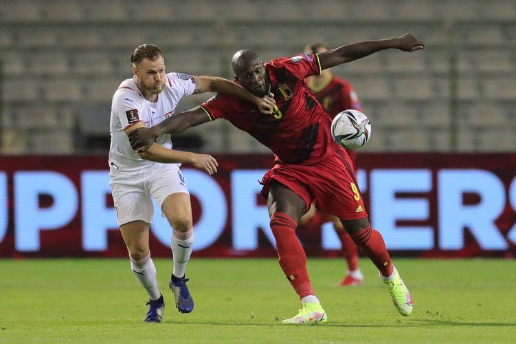 世俱杯奖金-欧洲预选赛擂主之争,实力悬殊决胜关键时刻