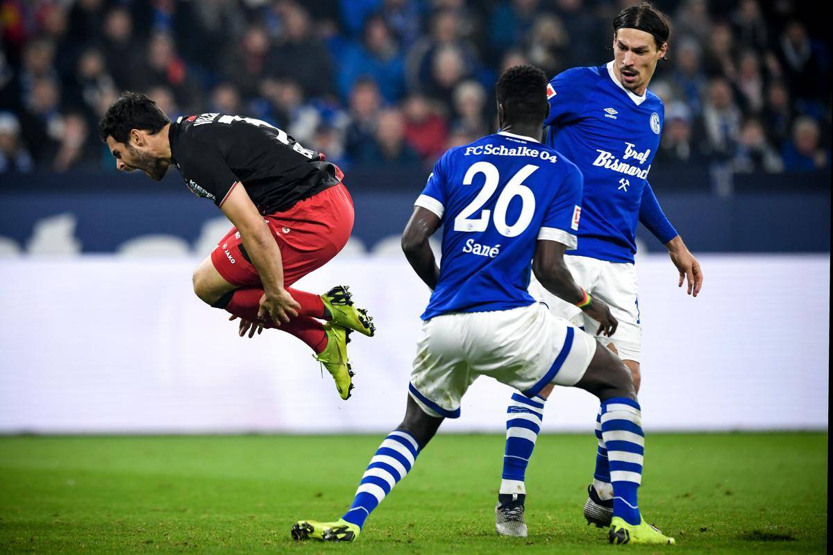 汉诺威96客场战平门兴格拉德巴赫，难分胜负