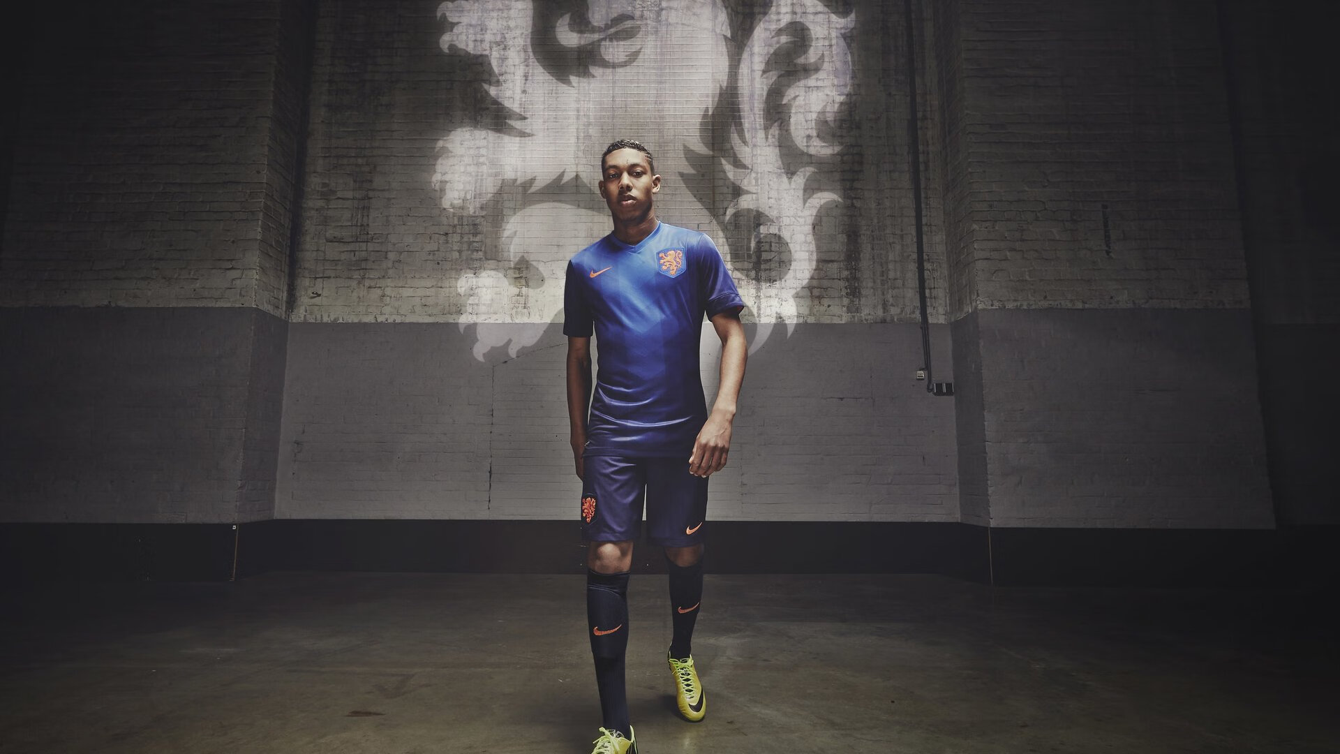 闪耀与绝杀,足球叙事中个人英雄主义与团队韧性的双重交响